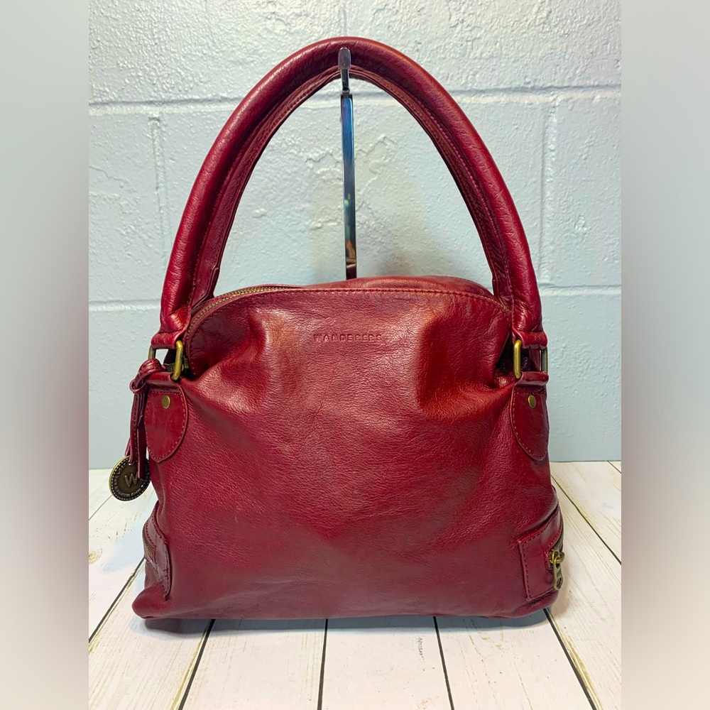 Wanderers Travel Co Manhattan Shoulder Bag in Burgundy